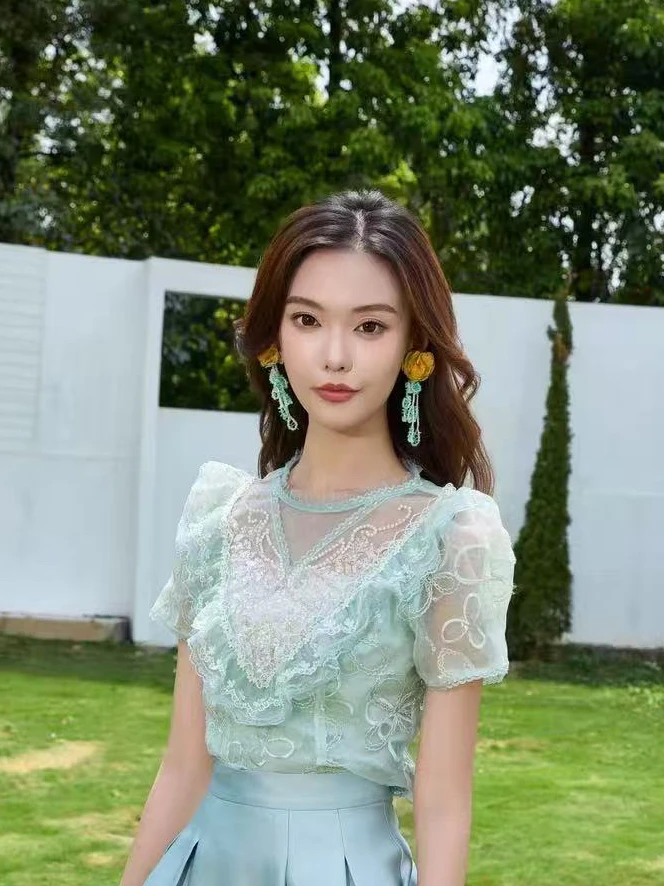 高级重工订珠甜美刺绣蕾丝时尚显瘦特价百搭衬衫夏季气质洋气上衣