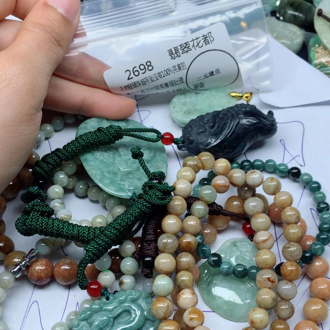 翡翠颈饰未镶嵌翡翠