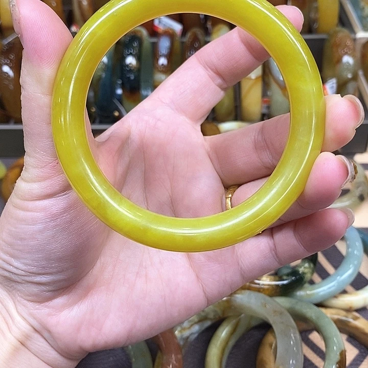 未镶嵌透闪石-蛇纹石玉手镯