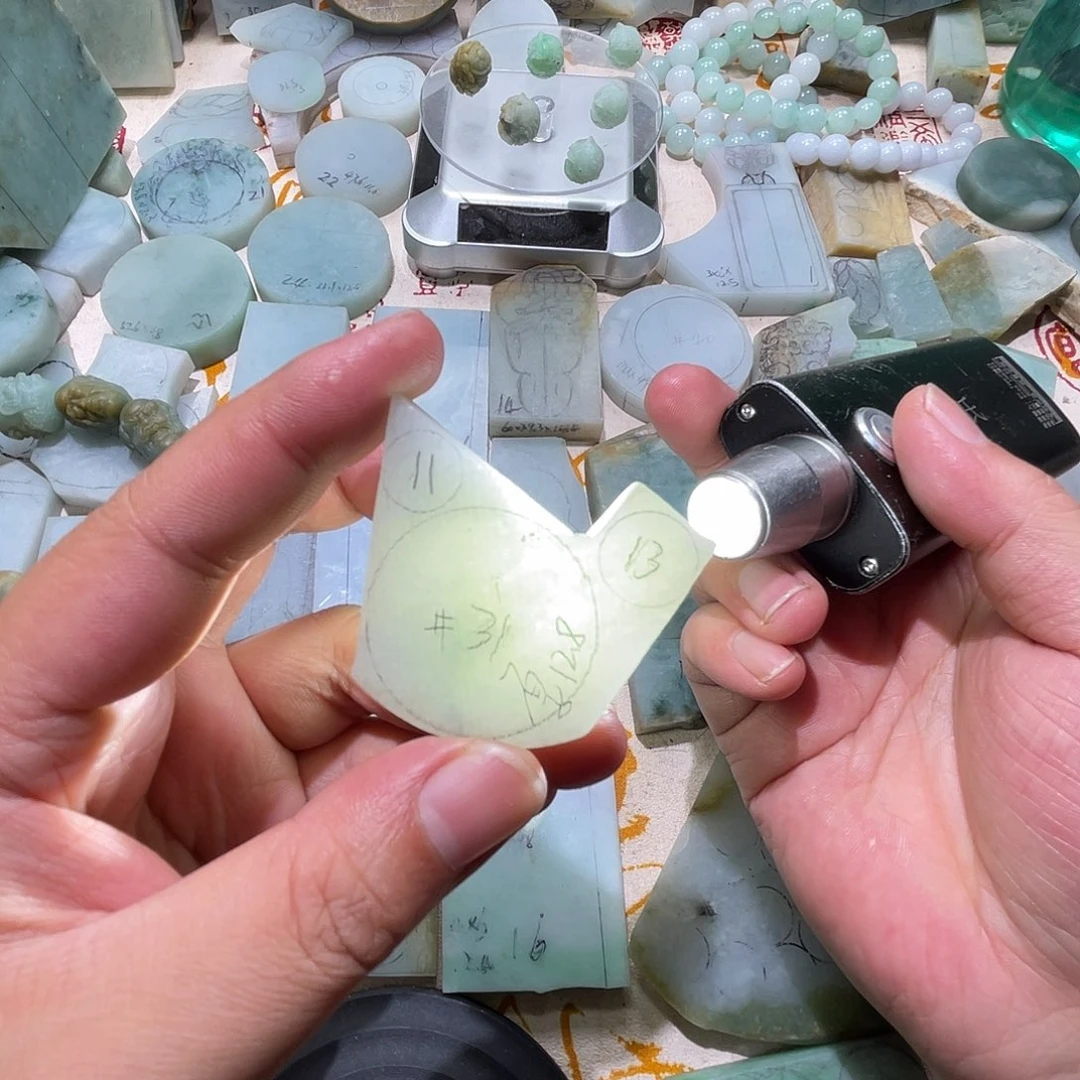 翡翠未镶嵌颈饰天然缅甸A货翡翠毛料