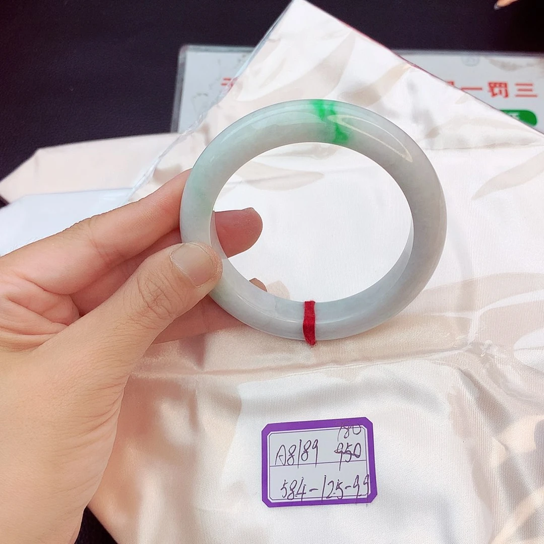 翡翠手镯未镶嵌翡翠