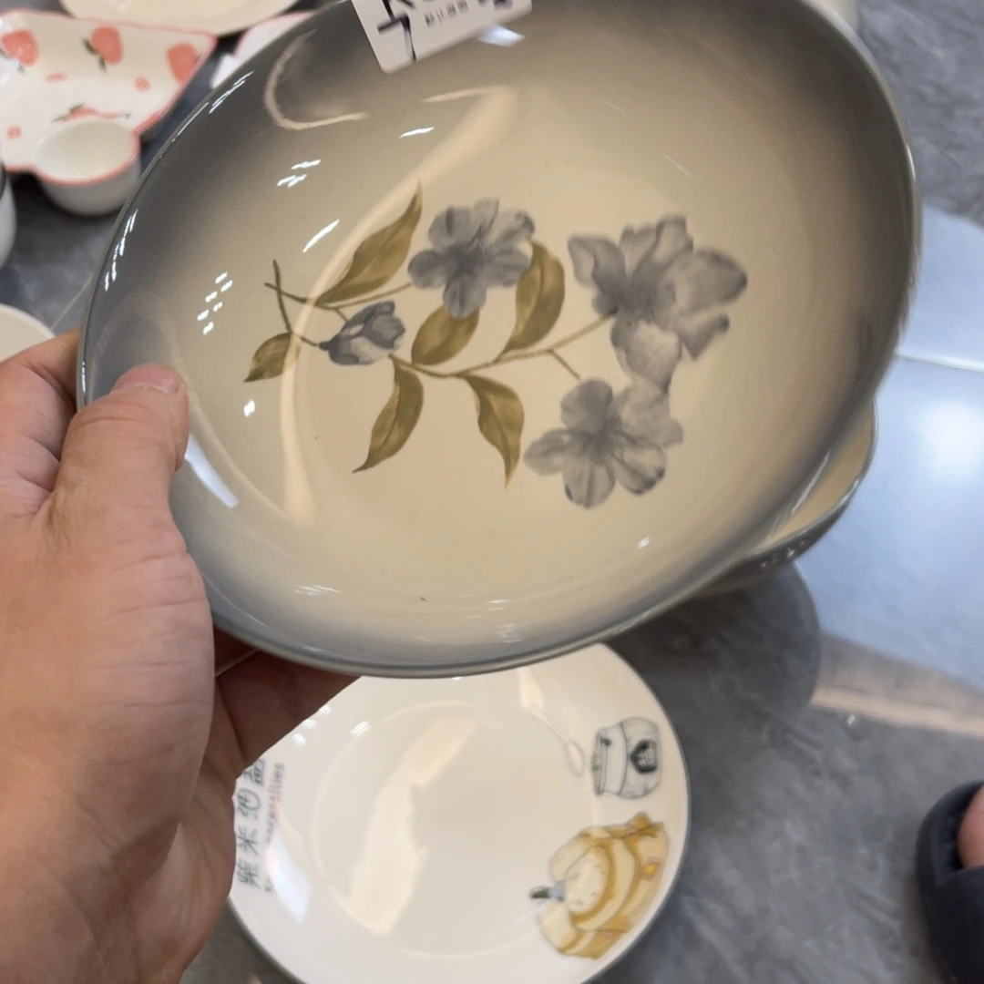陶瓷微瑕餐具介意勿拍，满18飞！