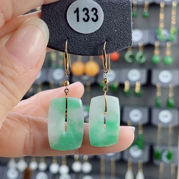 18K金镶嵌翡翠耳饰