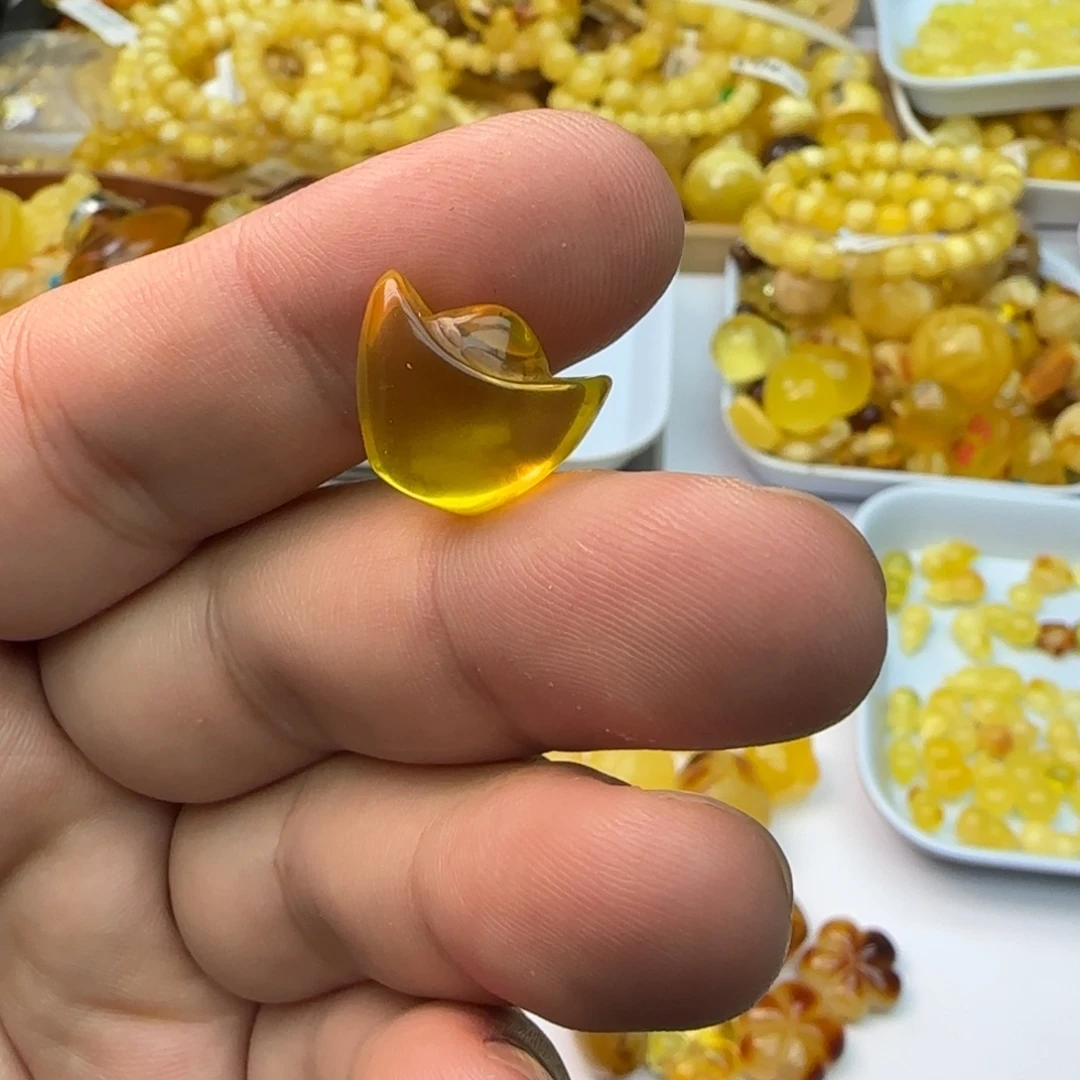 琥珀未镶嵌裸石1.08克