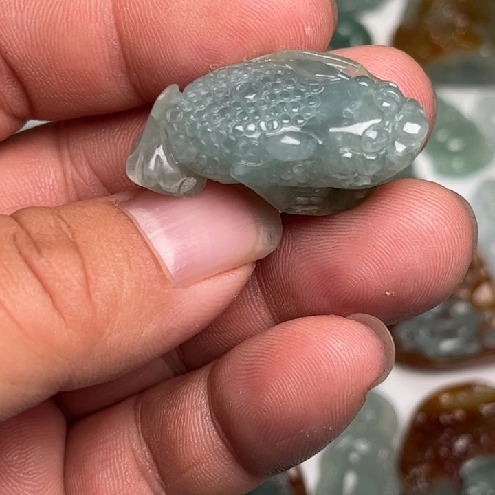翡翠未镶嵌颈饰金蟾