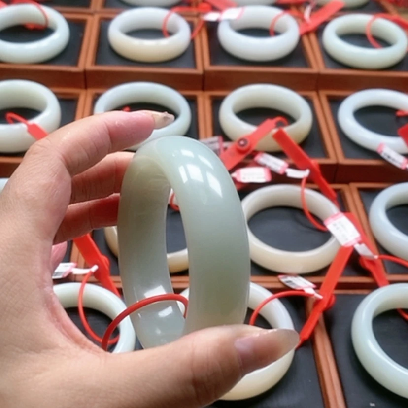 【闪购商品】未镶嵌手镯和田玉