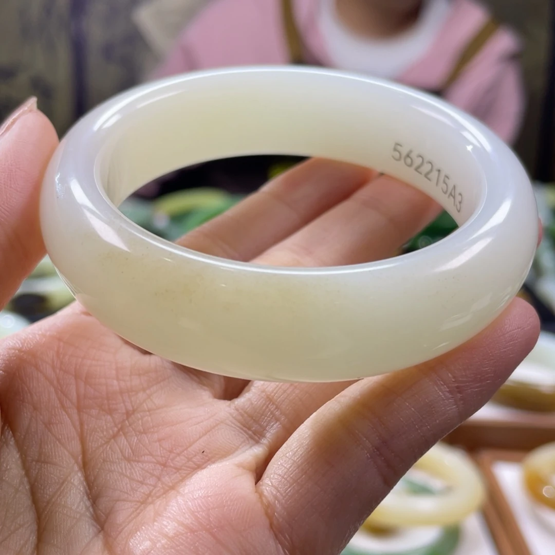 和田玉未镶嵌手镯56圈