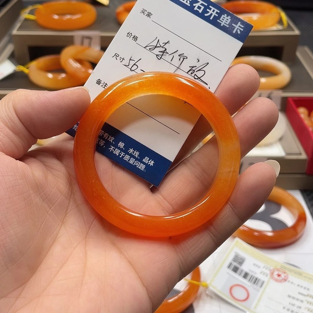 未镶嵌石英质玉（黄龙玉）手镯