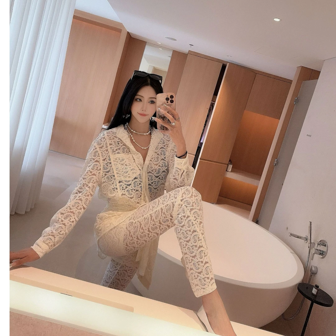 DOUWU【莫泰女神】黑白两色镂空印花翻领胸兜腰蕾丝衣裤套装TZ13243