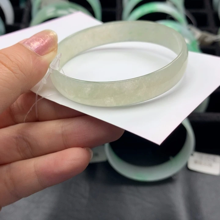 翡翠手镯未镶嵌公主