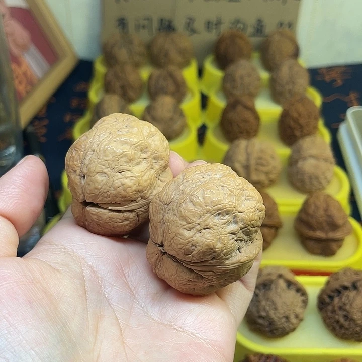 把件文玩核桃39、老树方尊44