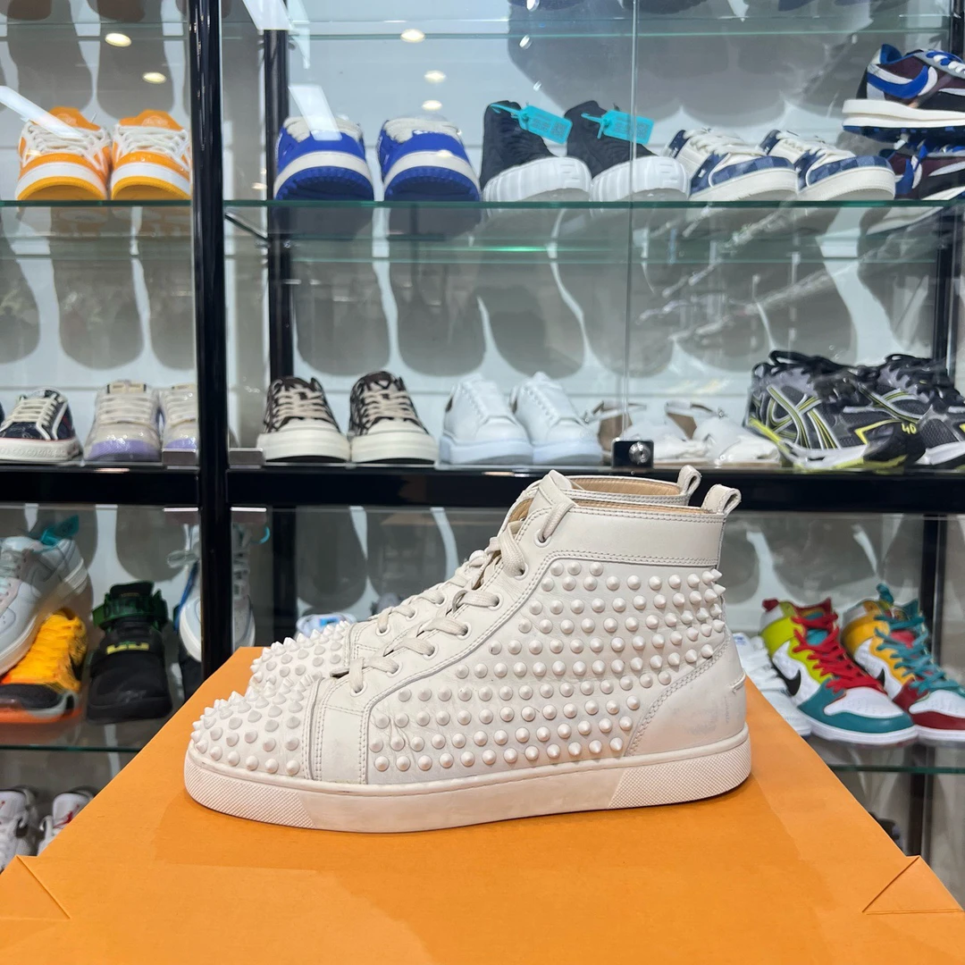 95新 Christian Louboutin/克里斯提·鲁布托 Cl白色铆钉板鞋 43码
