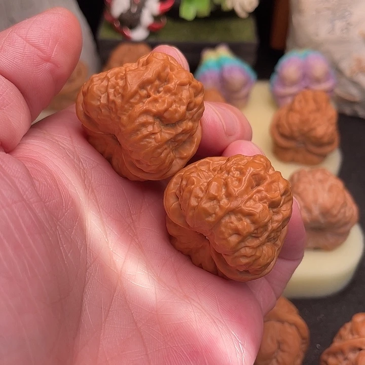 小***°把件文玩核桃蛤蟆头毕业对