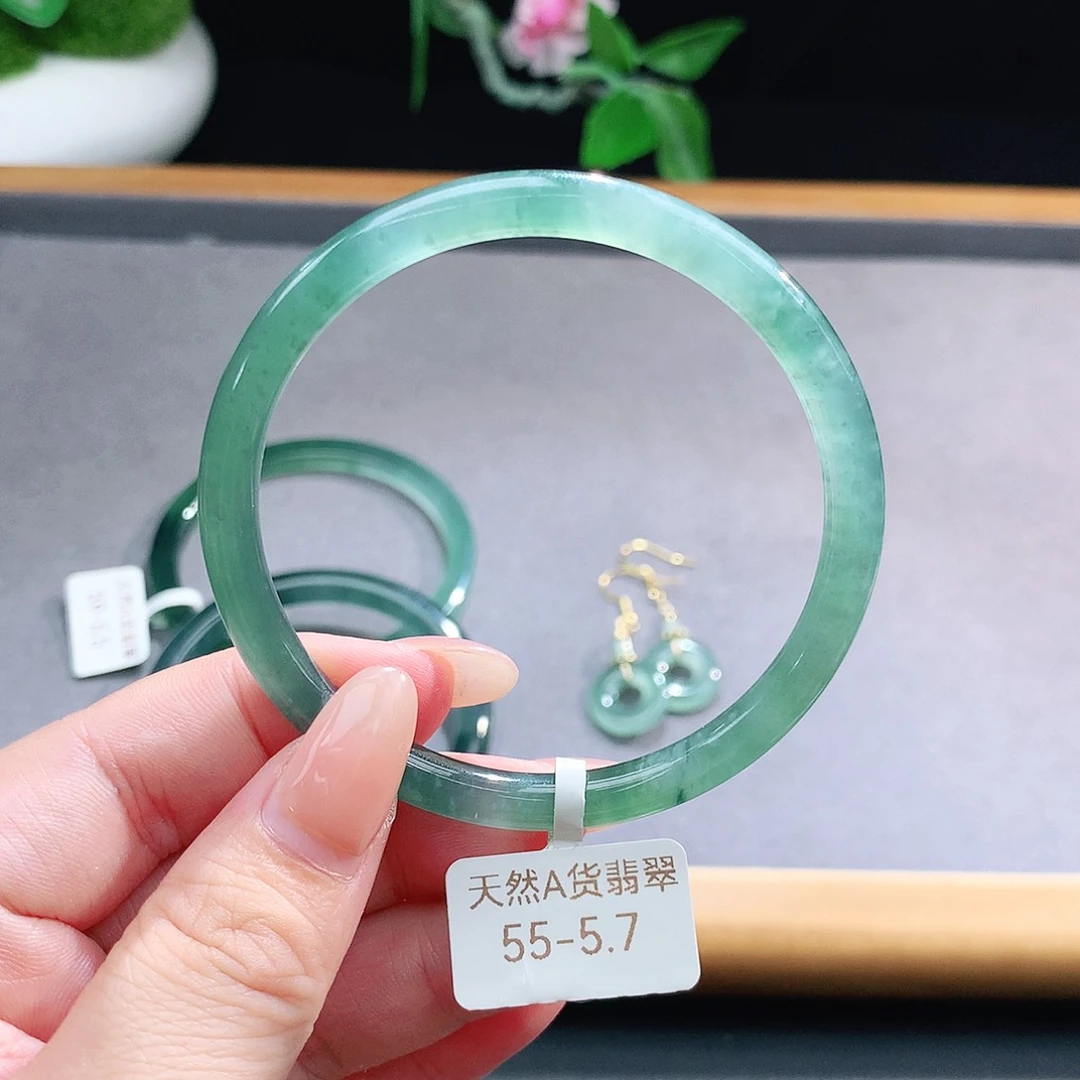 未镶嵌手镯（圆镯）翡翠