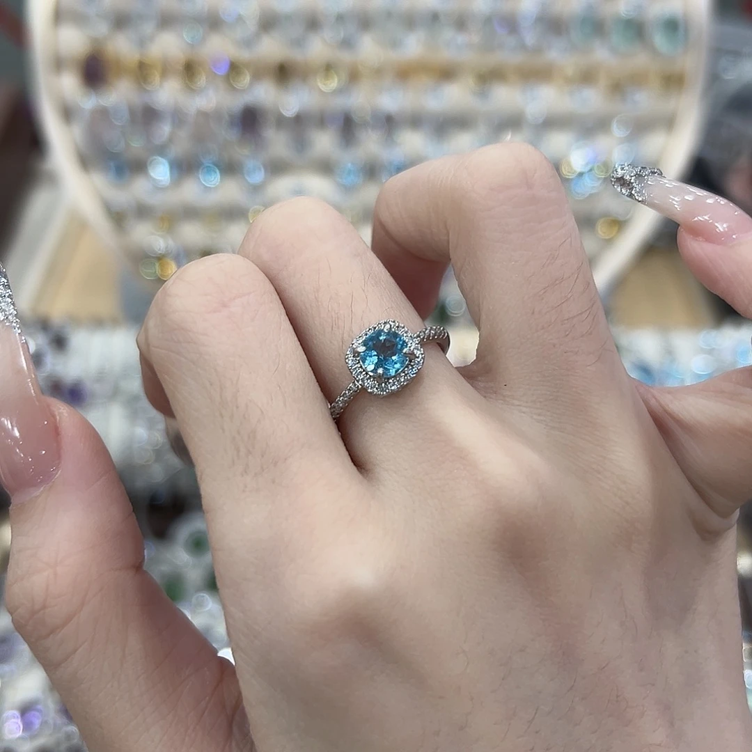 肆***悦银S925镶嵌戒指托帕石