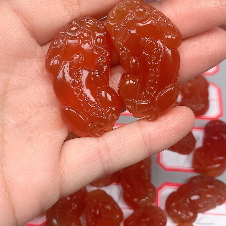 B***.玛瑙/玉髓未镶嵌颈饰