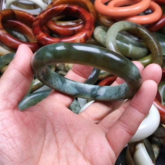 蛇纹石玉手镯未镶嵌虎**心