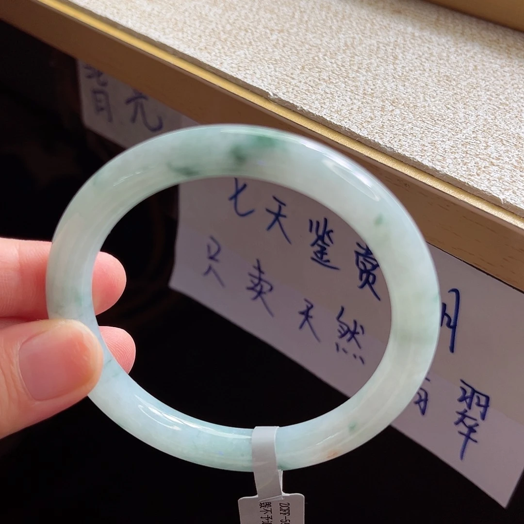 翡翠手镯未镶嵌手镯