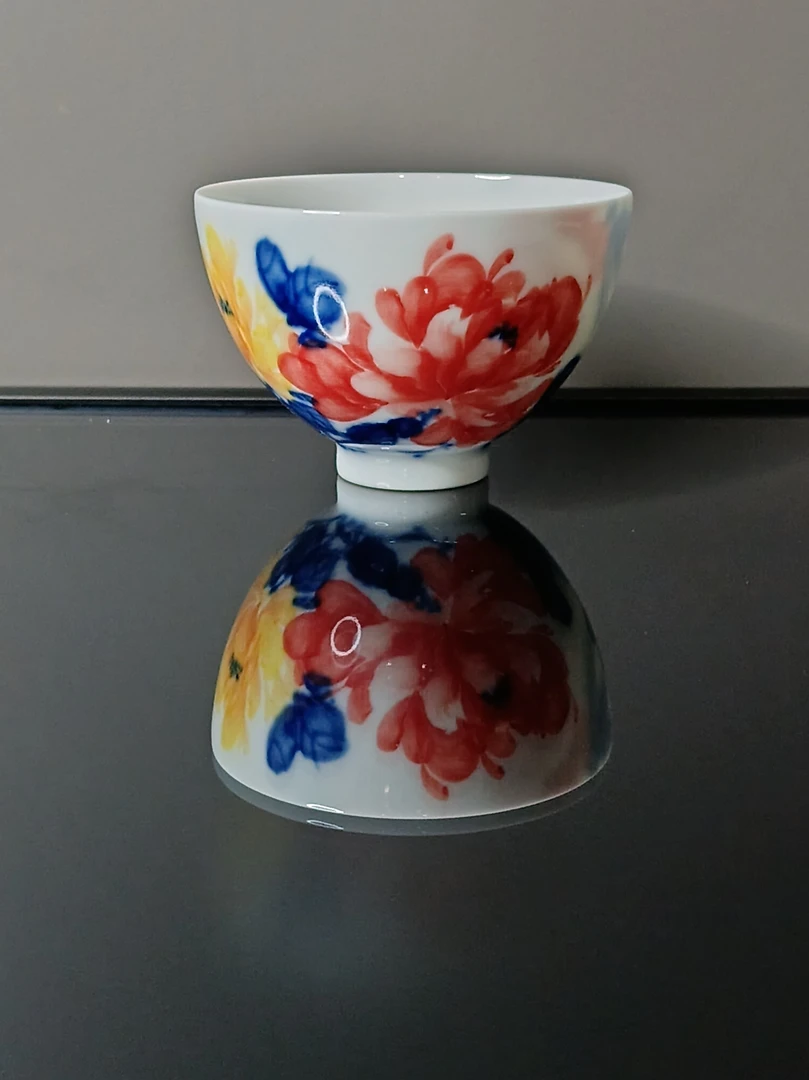 景德柴窑 釉下五彩牡丹图案鸡心杯主人杯