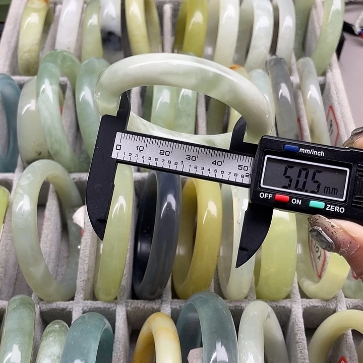 蛇纹石玉未镶嵌手镯109