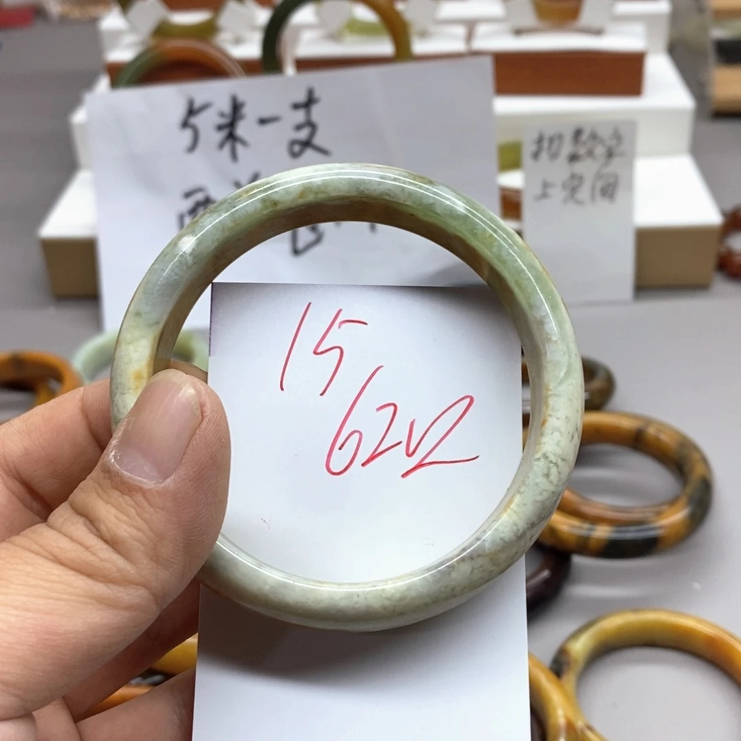 风***月蛇纹石玉未镶嵌手镯