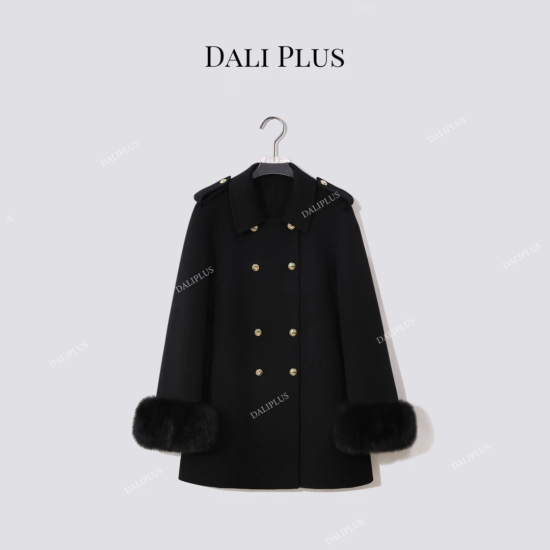 DALI PLUS"30羊绒+澳毛+狐狸毛"双肩章黑金双排扣呢大衣-D5CH5203
