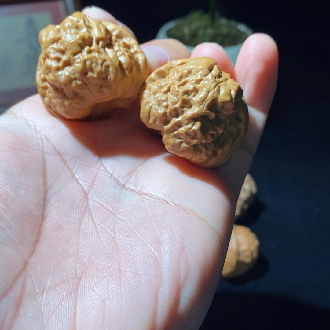 文玩核桃吊坠蛤蟆头