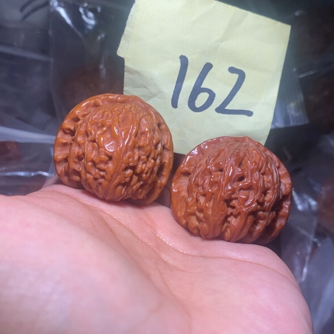 文玩核桃把件白狮子