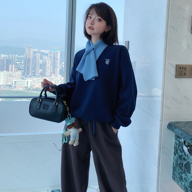 MIUCO百搭舒适圆领卫衣配围脖