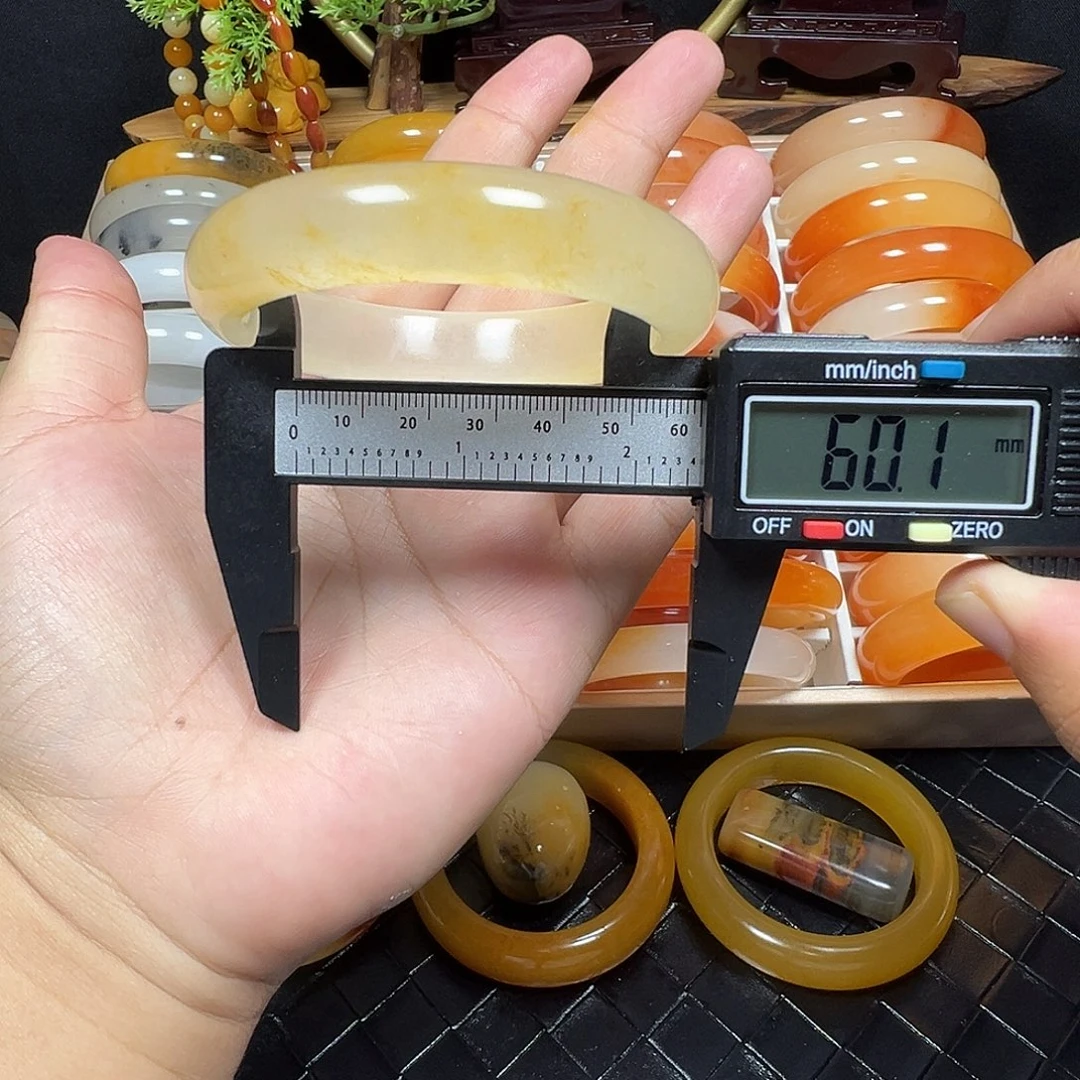 石英质玉（黄龙玉）未镶嵌手镯