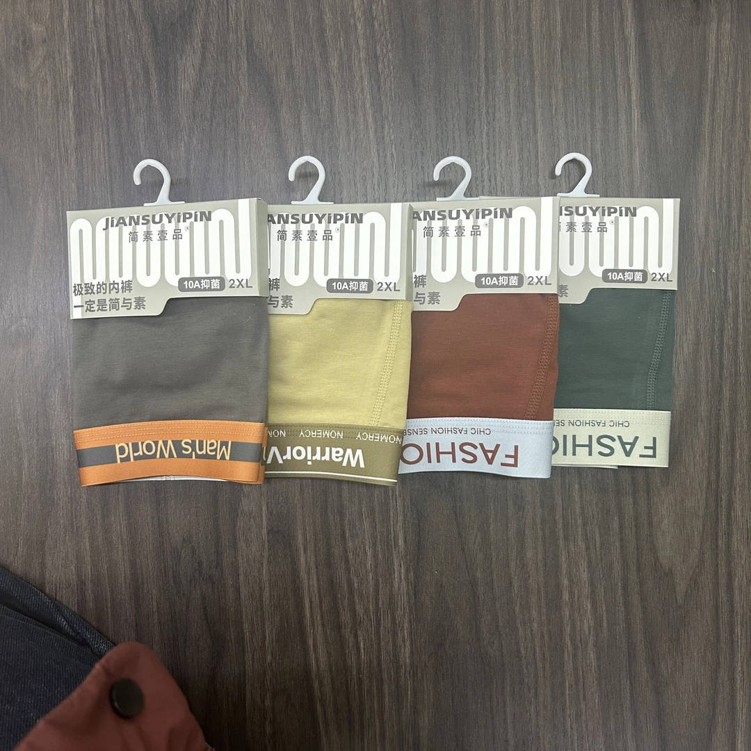 男士内裤纯色透气中腰平角纯棉面料舒适亲肤。
