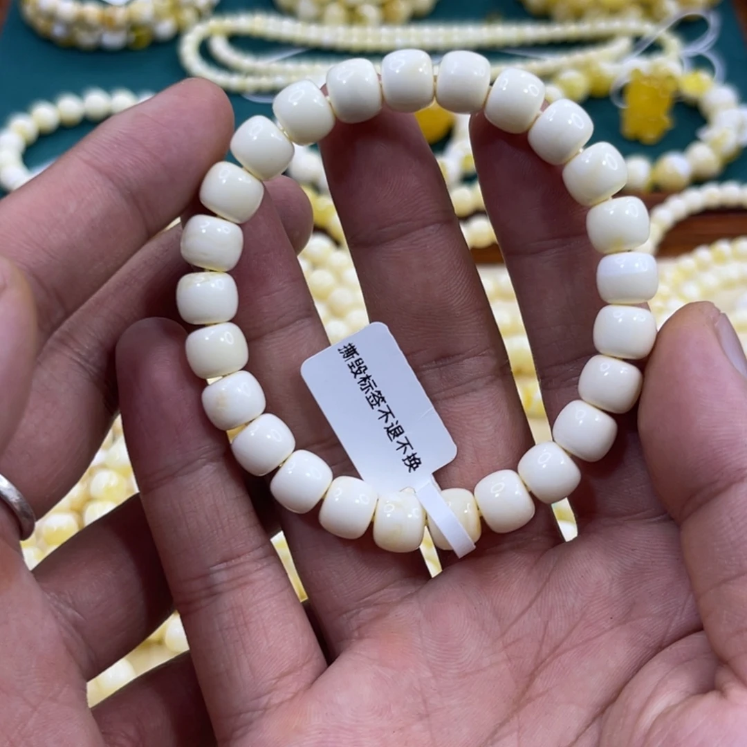 琥珀未镶嵌手链9mm漆白无纹