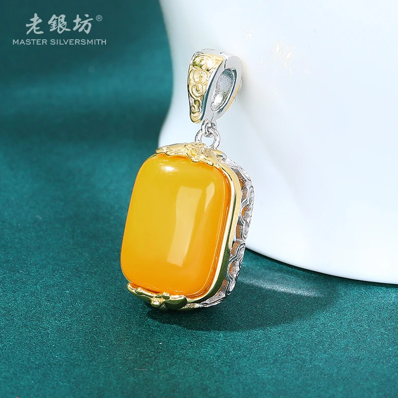 【老银坊】s925银分色镂空蝴蝶蜜蜡吊坠 00232995