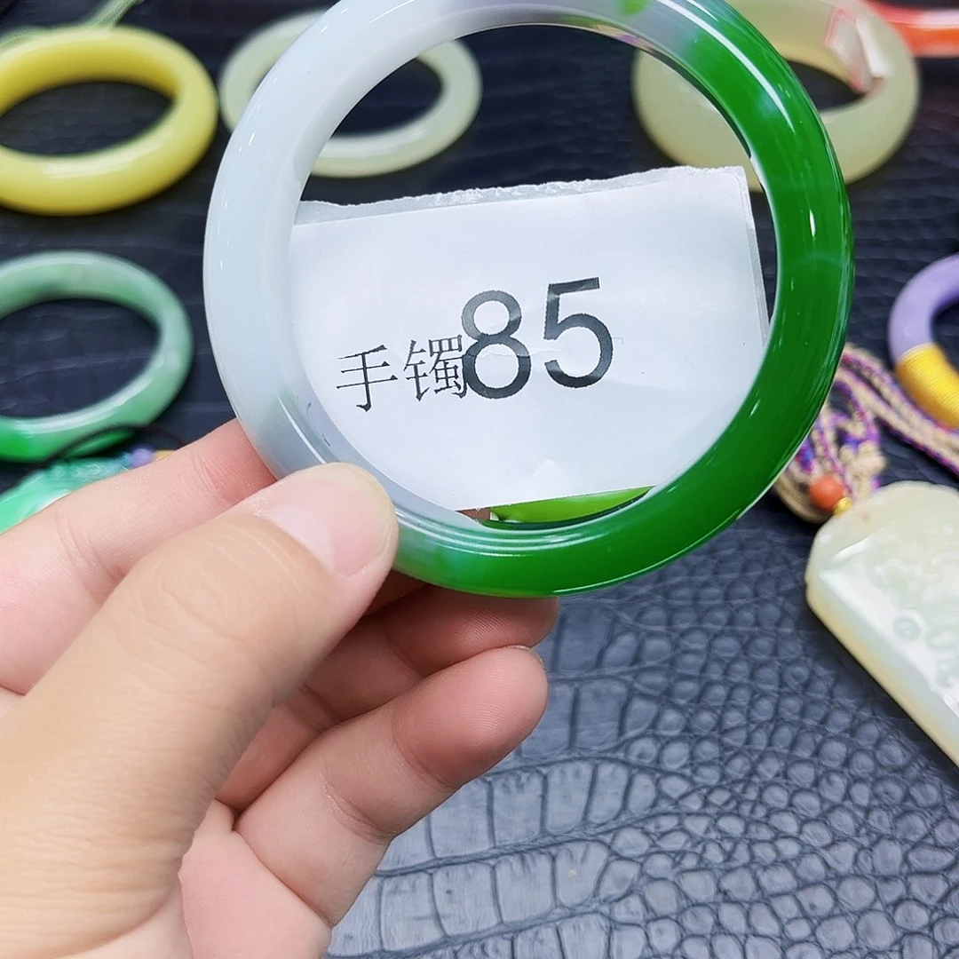 翡翠手镯未镶嵌默认微瑕60