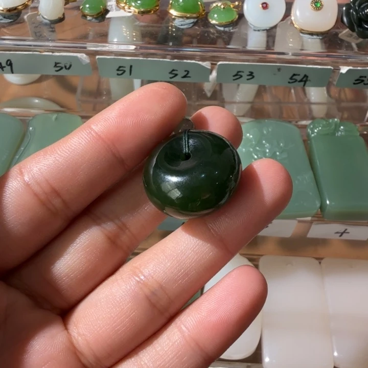 和田玉颈饰未镶嵌正宗俄碧老坑碧玉略带猫眼平安扣