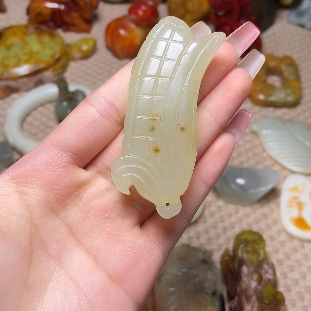 蛇纹石玉未镶嵌颈饰