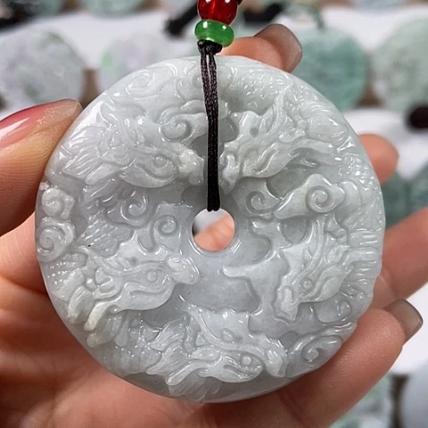 翡翠颈饰未镶嵌九龙扣两面工