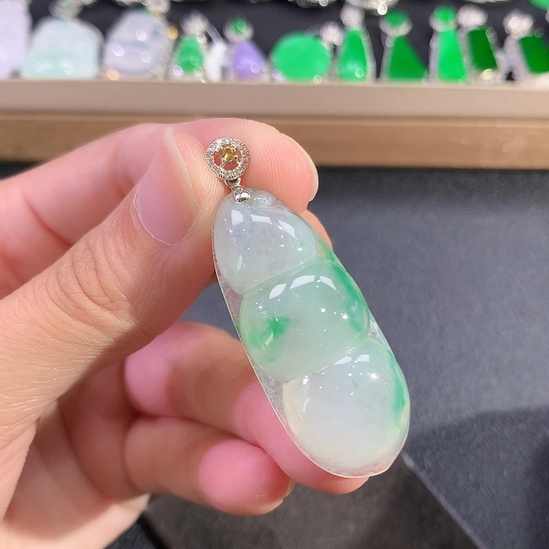 翡翠18K金镶嵌吊坠(赠链)