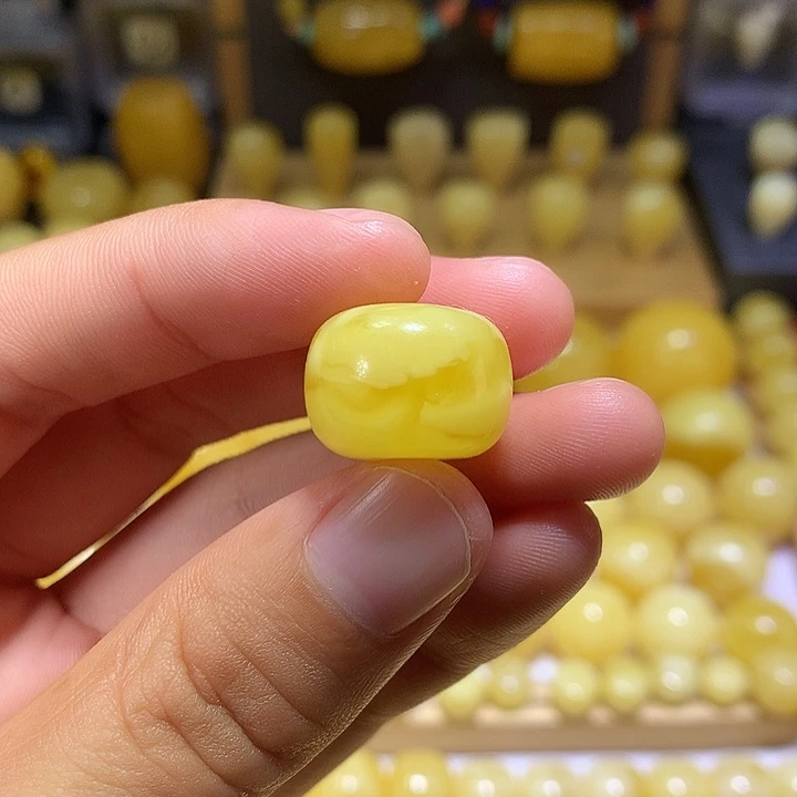 蜜蜡未镶嵌裸石天然俄料黄白花蜜蜡微瑕墩子17.7