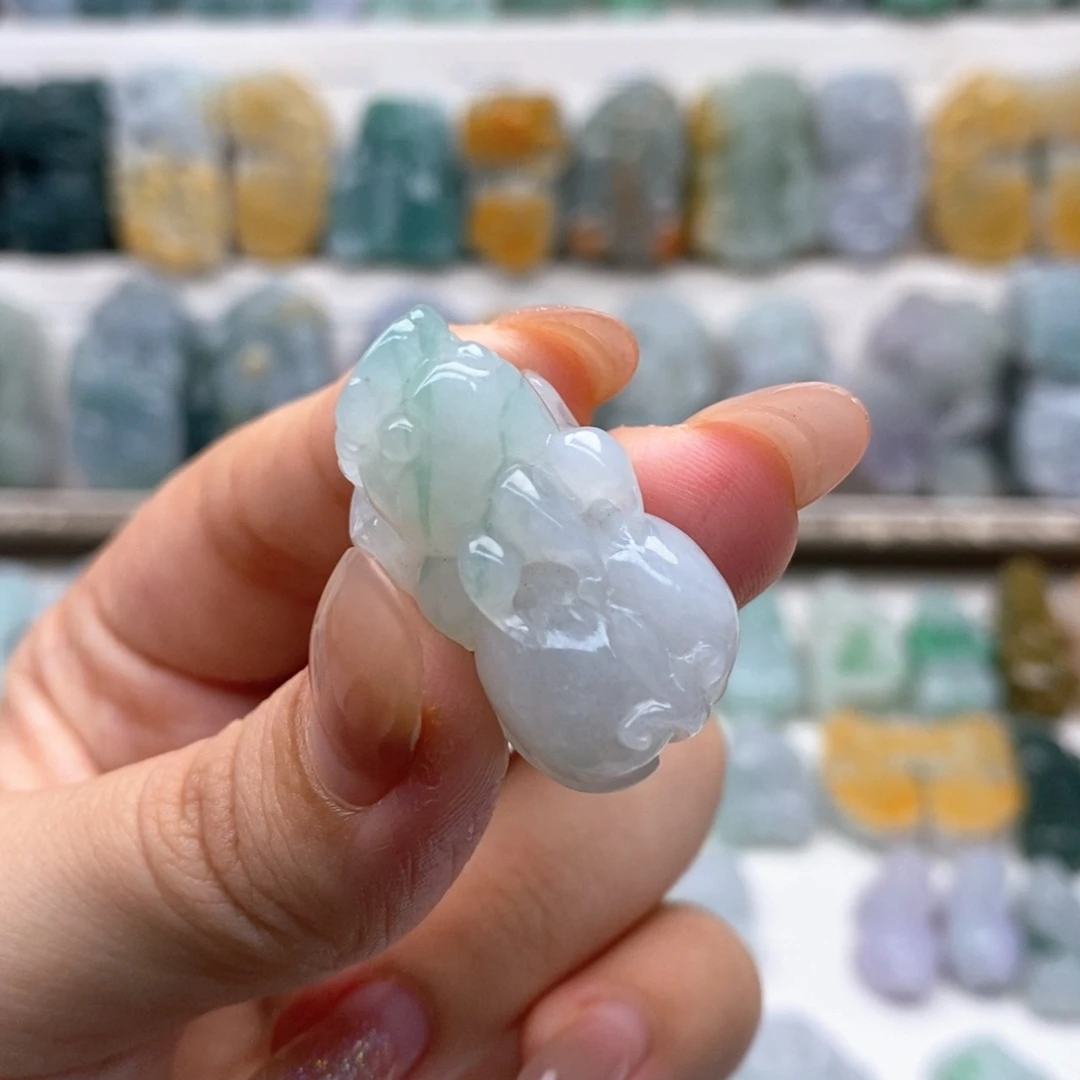 翡翠未镶嵌吊坠(赠链)