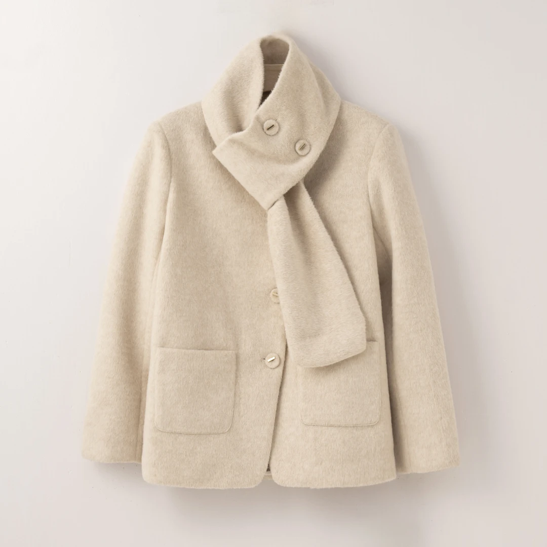 【特价-占单者限购】Q2312 带围巾设计款秋冬女士外套 66200