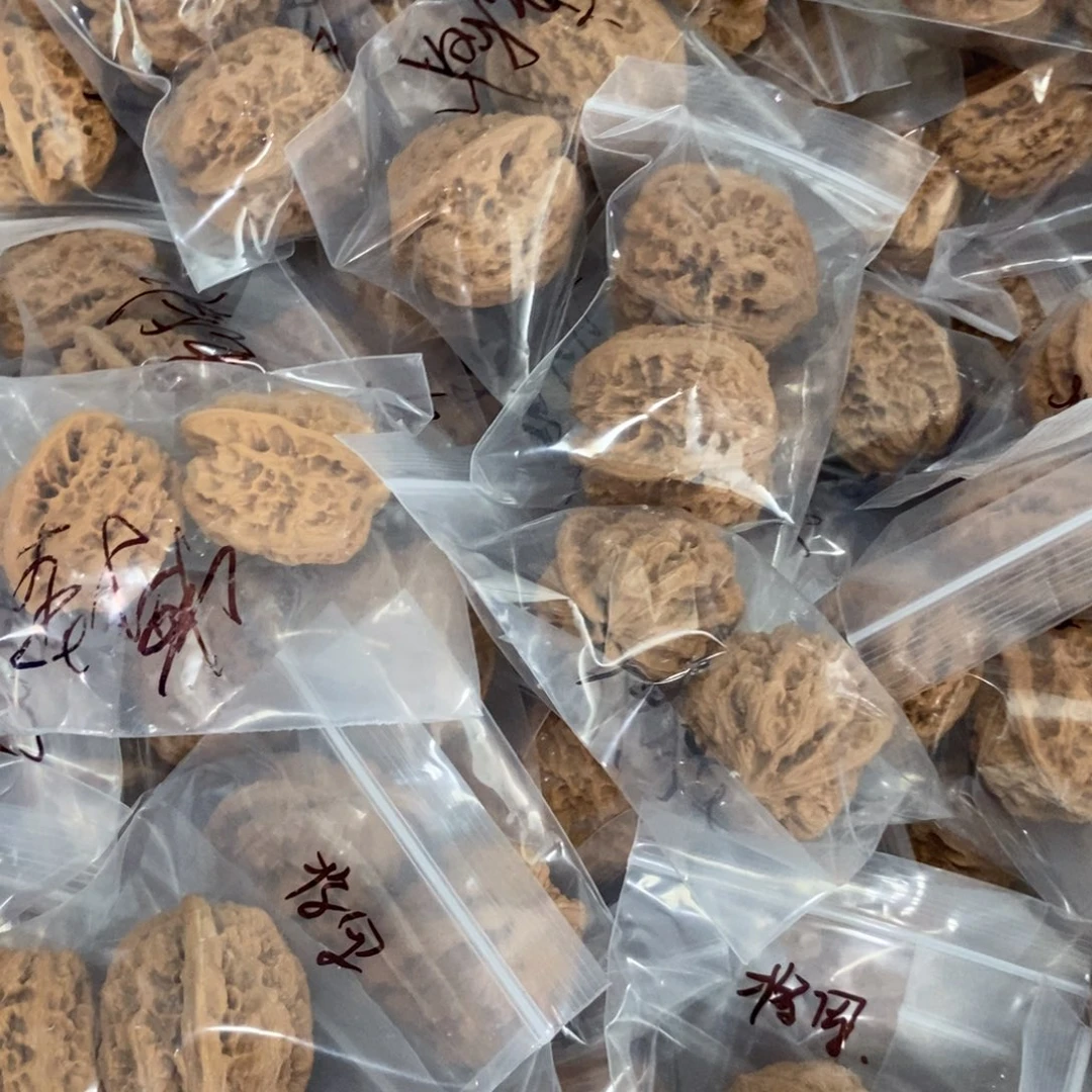 文玩核桃吊坠将军膀有瑕疵