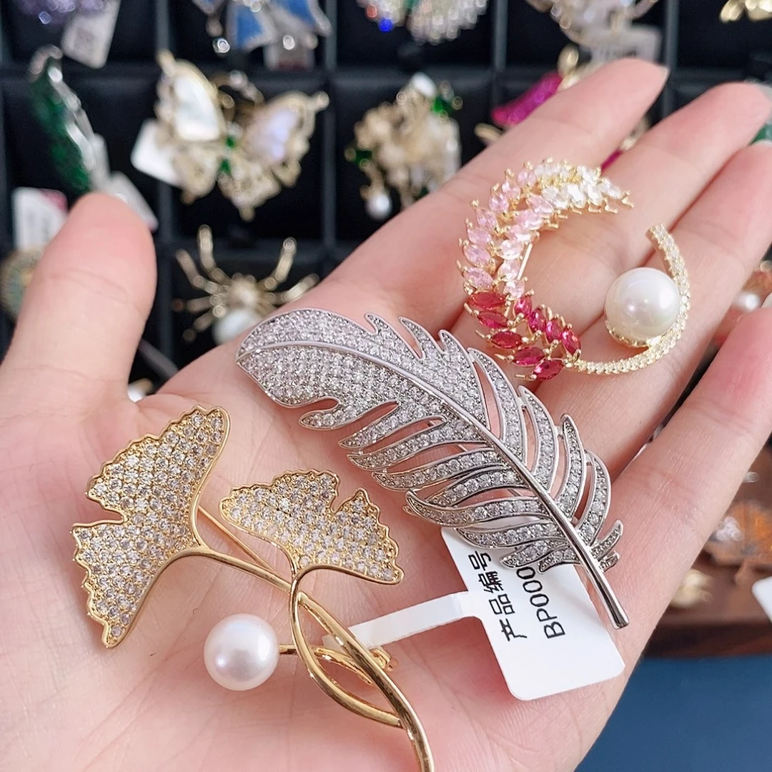 锆石铜合金三个一组胸针