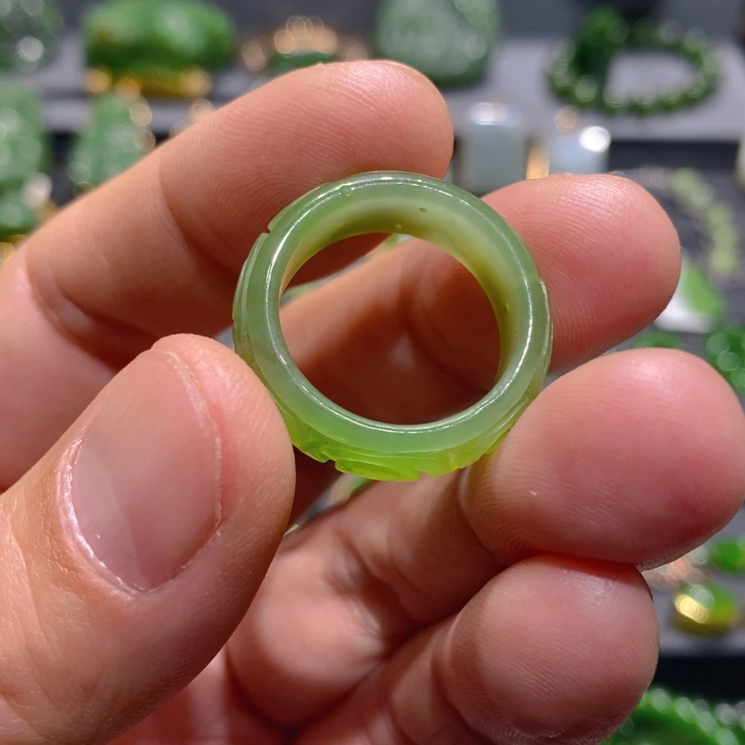 颈饰未镶嵌和田玉（碧玉）