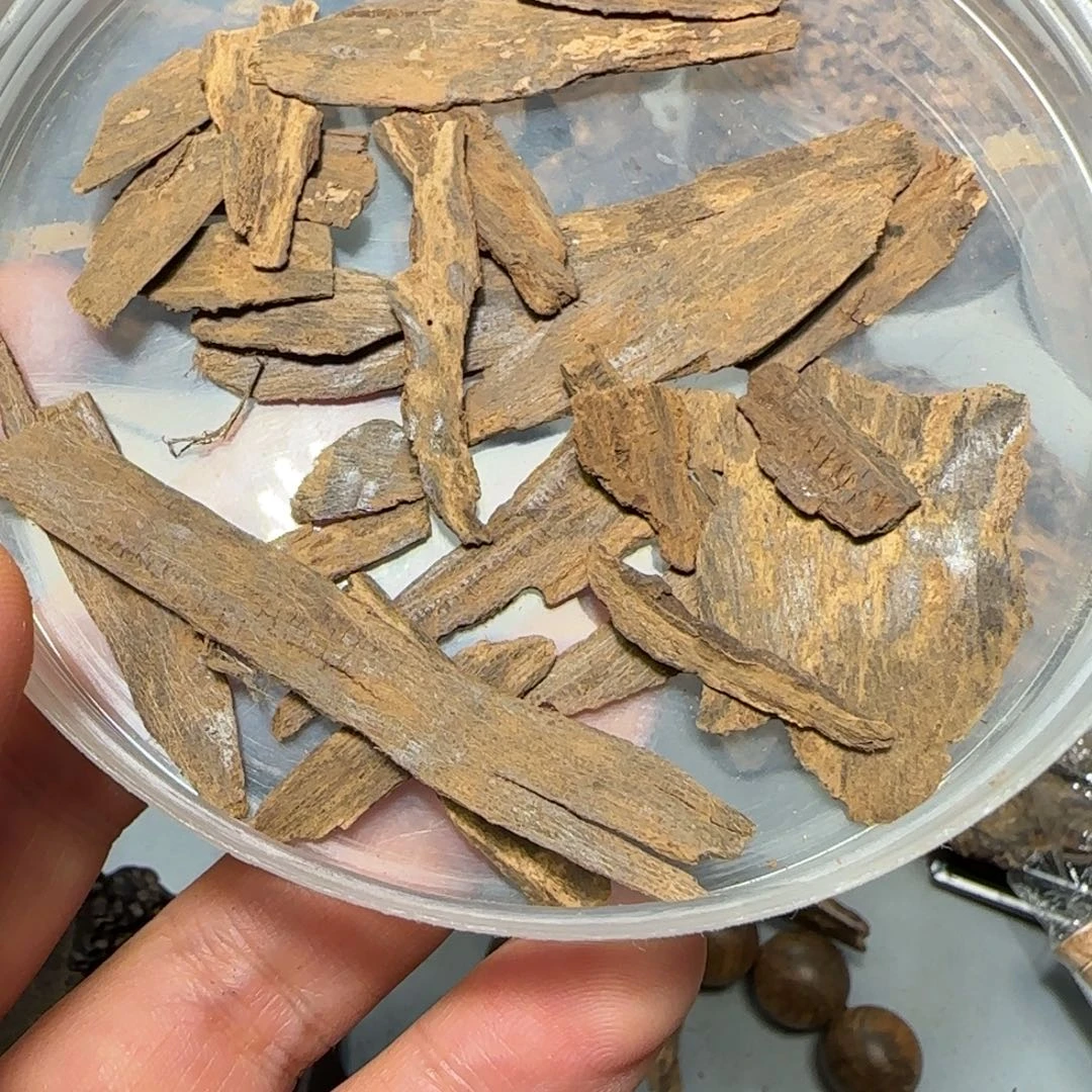 沉香沉香碎屑马老奇沉水千年碳化红土5克