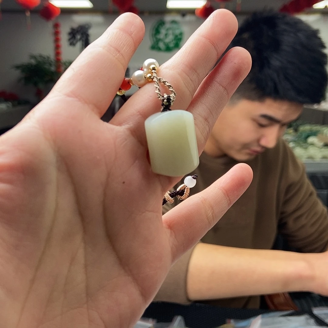 和田玉颜色多样性发拍一发一未镶嵌