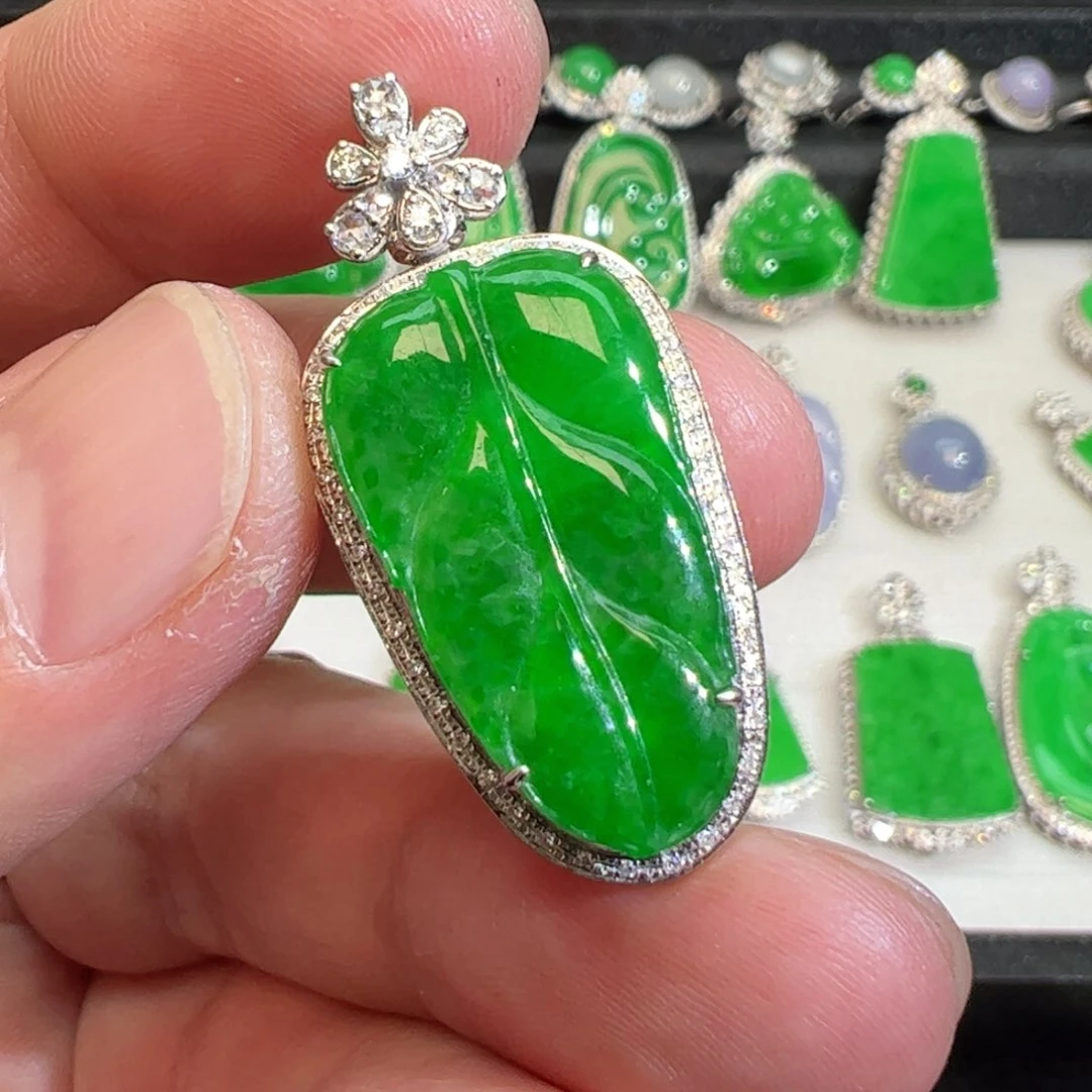 翡翠吊坠(不含链)18K金镶嵌