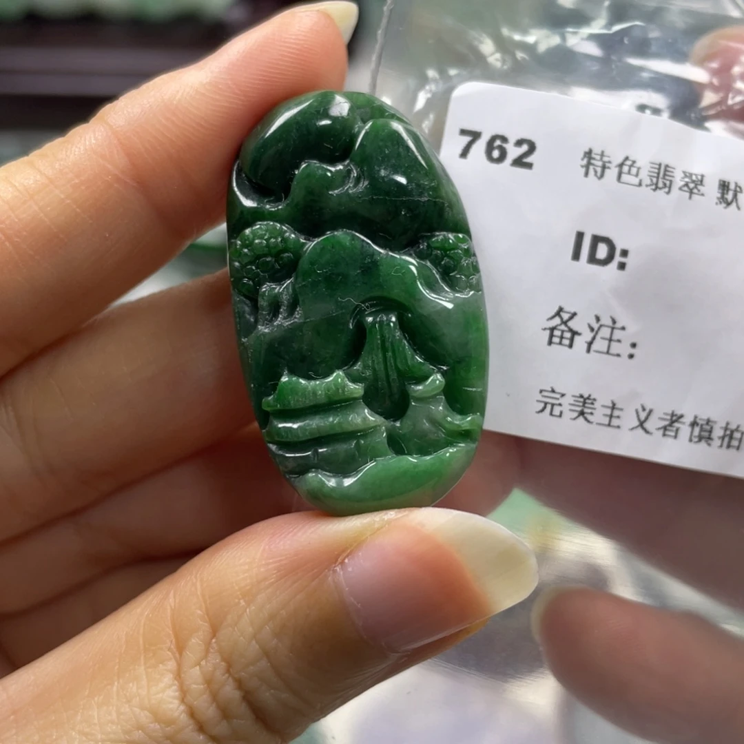 翡翠未镶嵌颈饰牌子