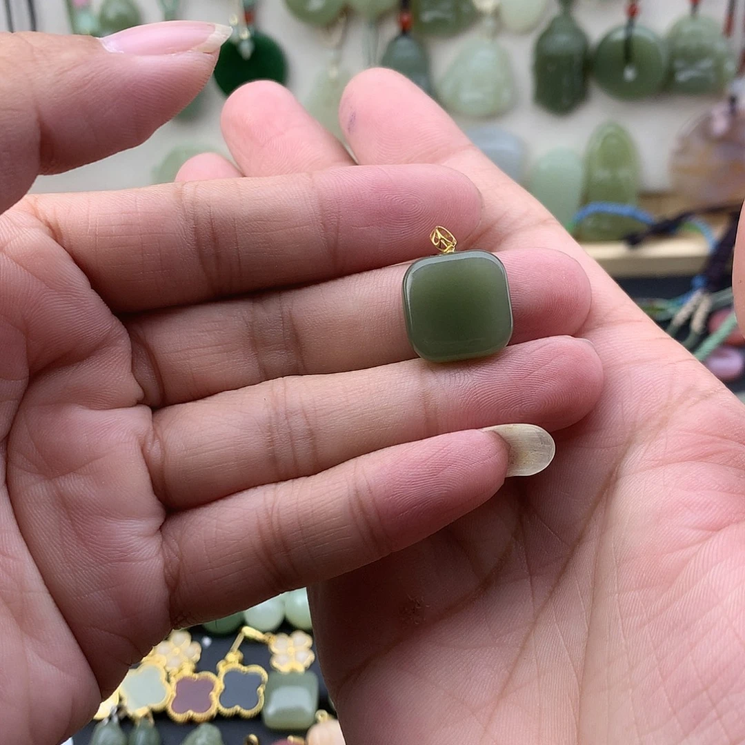 和田玉18K金镶嵌吊坠(不含链)
