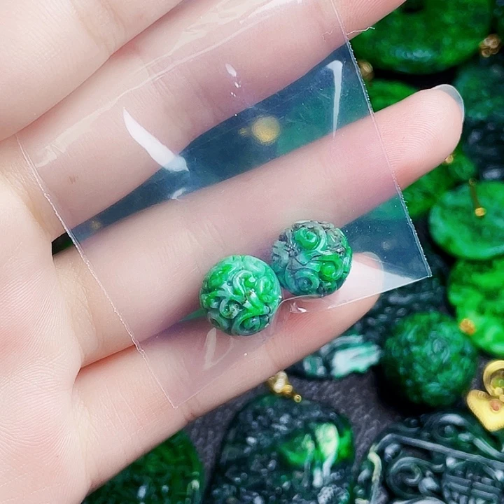 翡翠未镶嵌颈饰多样性